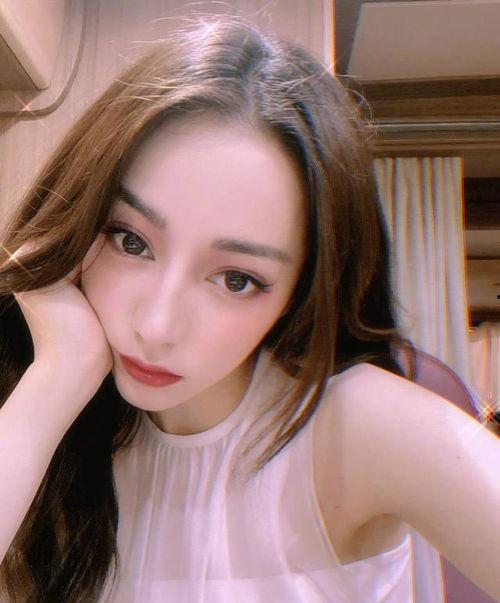 迪丽热巴发际线爆料视频,网友热议明星隐私与时尚潮流 第1张 迪丽热巴发际线爆料视频,网友热议明星隐私与时尚潮流 第1张